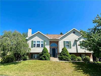 8335 Countryside Ln Fogelsville, PA 18051