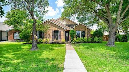 2013 Valley Oak Court Garland, TX 75040