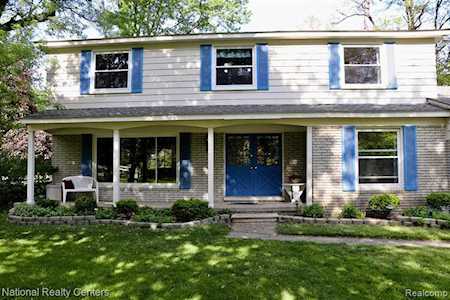 16944 Shrewsbury St Livonia, MI 48154