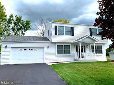 1186 Horseshoe Dr Blue Bell, PA 19422
