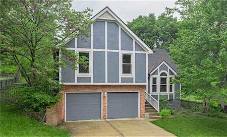 1563 Dartmouth Dr Liberty, MO 64068