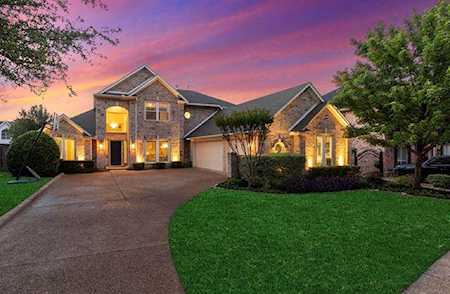 802 OAKCREST Court Southlake, TX 76092