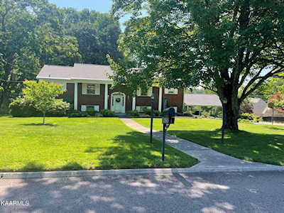 8425 Corteland Dr Knoxville, TN 37909