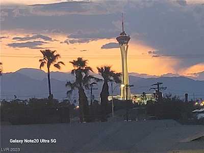 3152 S Eastern Ave #32 Las Vegas, NV 89169