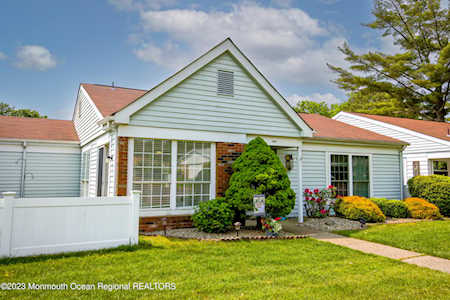 463B Chelsea Ct Manchester, NJ 08759