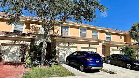 317 River Bluff Lane Royal Palm Beach, FL 33411