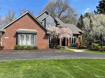 10502 Overhill Dr Brighton Twp, MI 48114
