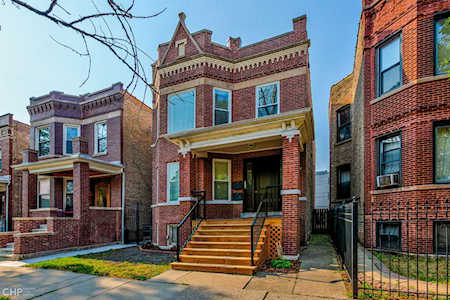 3853 W Wrightwood Ave #2 Chicago, IL 60647