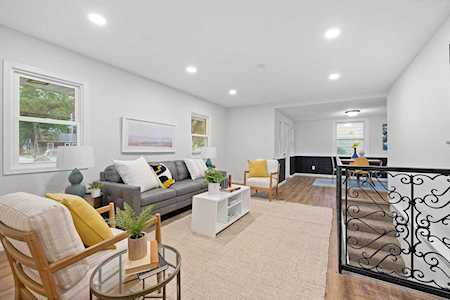 2324 Holloway Avenue E Maplewood, MN 55109