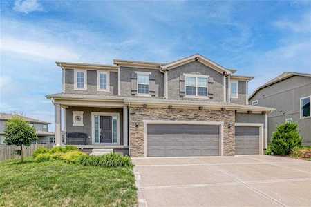 111 SE Briar Valley Ln Blue Springs, MO 64064