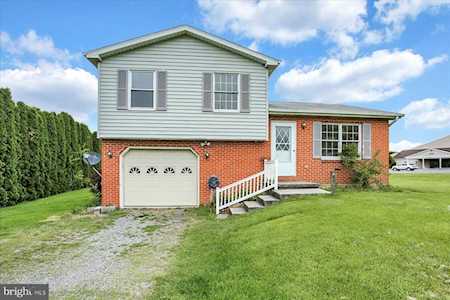 563 Airport Rd New Holland, PA 17557