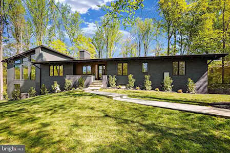 6224 Edgewater Dr Falls Church, VA 22041