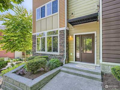 2141 NW Talus Dr Issaquah, WA 98027