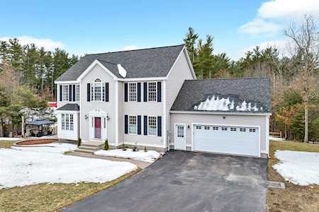 3 Whippoorwill Circle Londonderry, NH 03053