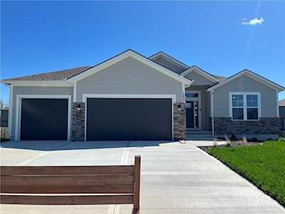 1821 SW Sage Canyon Rd Lee's Summit, MO 64082