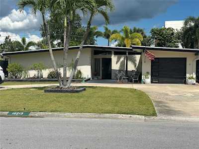 10213 3rd St E Treasure Island, FL 33706