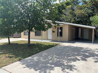 581 NW 21st Ct Pompano Beach, FL 33060