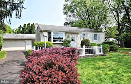 2032 Delwhit Dr Feasterville Trevose, PA 19053