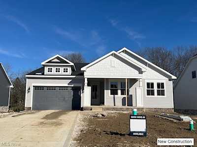 7579 Main St Olmsted Falls, OH 44138