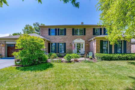 2841 E Woodbury Dr Arlington Heights, IL 60004