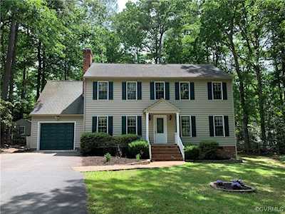 2902 Fox Chase Dr Midlothian, VA 23112