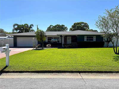 1368 Woodcrest Ave Clearwater, FL 33756