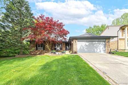 34505 Bunker Hill Dr Farmington Hills, MI 48331