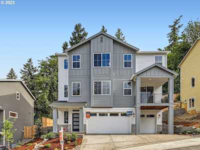 8617 SW Summit CT Portland, OR 97225