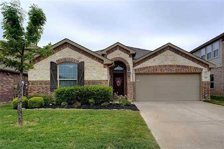 8117 Black Hills Trail Aubrey, TX 76227
