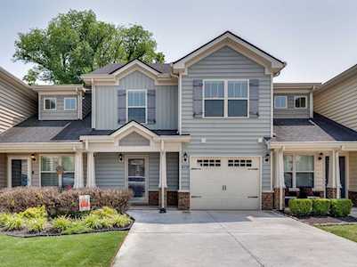 4237 Sunday Silence Way Murfreesboro, TN 37128