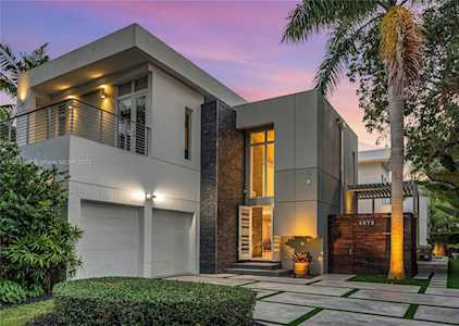 4070 Woodridge Rd Miami, FL 33133