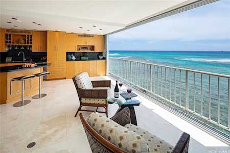 2801 Coconut Avenue #4A Honolulu, HI 96815