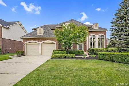 24354 Thatcher Dr Novi, MI 48375