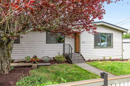 9227 10th Ave SW Seattle, WA 98106