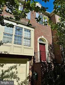 2142 Wolftrap Ct Vienna, VA 22182