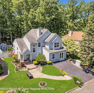 7 Spruce Hollow Dr Howell, NJ 07731