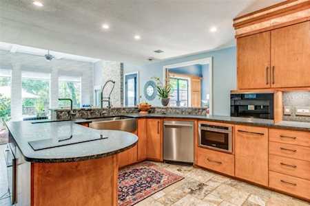 9618 Greenville Avenue Dallas, TX 75243