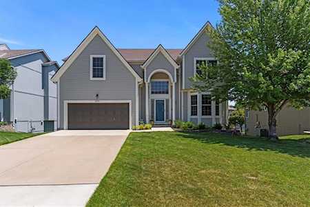 5825 Woodstock St Shawnee, KS 66218