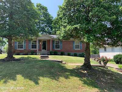 7908 Gayeway Dr Louisville, KY 40219