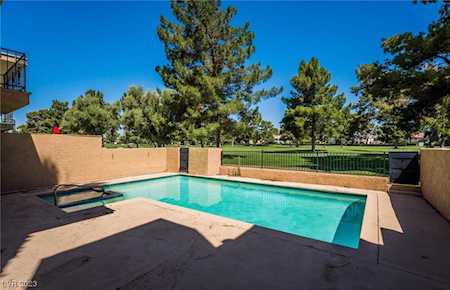 916 Vegas Valley Dr Las Vegas, NV 89109