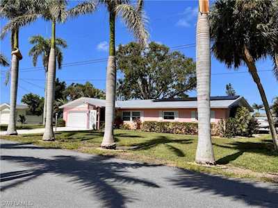2221 Cape Way North Fort Myers, FL 33917