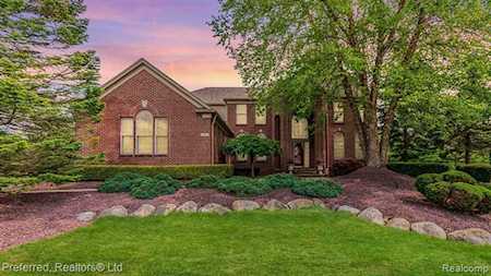 561 Manhattan Ct Canton Twp, MI 48188