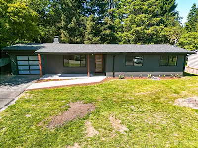 3018 NE 203rd St Lake Forest Park, WA 98155