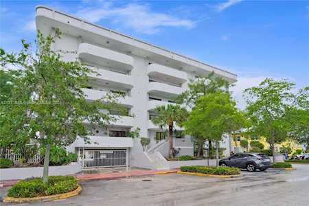 130 S Shore Dr #6C Miami Beach, FL 33141
