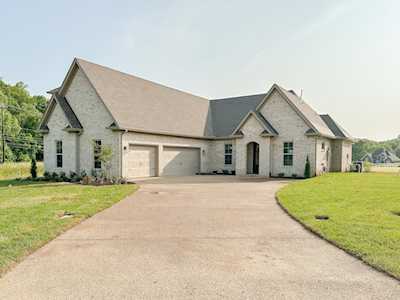 960 Luxborough Drive Hendersonville, TN 37075