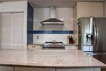 11099 NW 5th Mnr Coral Springs, FL 33071