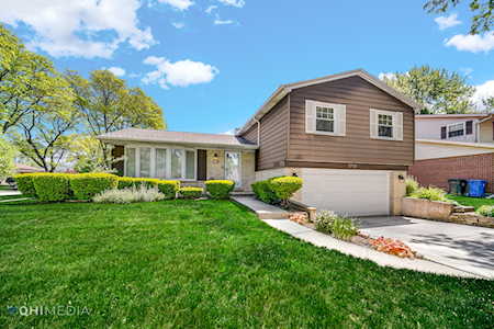 1719 N Mura Ln Mount Prospect, IL 60056