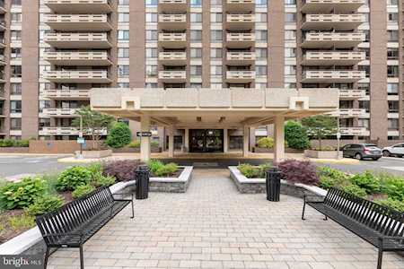 1808 Old Meadow Rd #717 Mclean, VA 22102