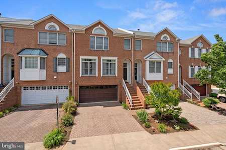 8107 Madrillon Ct Vienna, VA 22182
