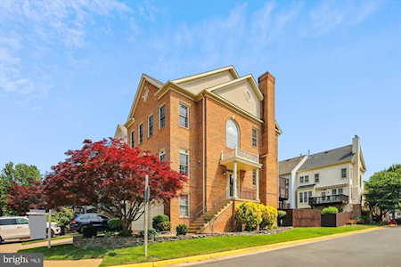 6627 Frost Lake Ln Alexandria, VA 22315